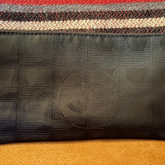 Chanel travel line clutch - Picture 3 of 8